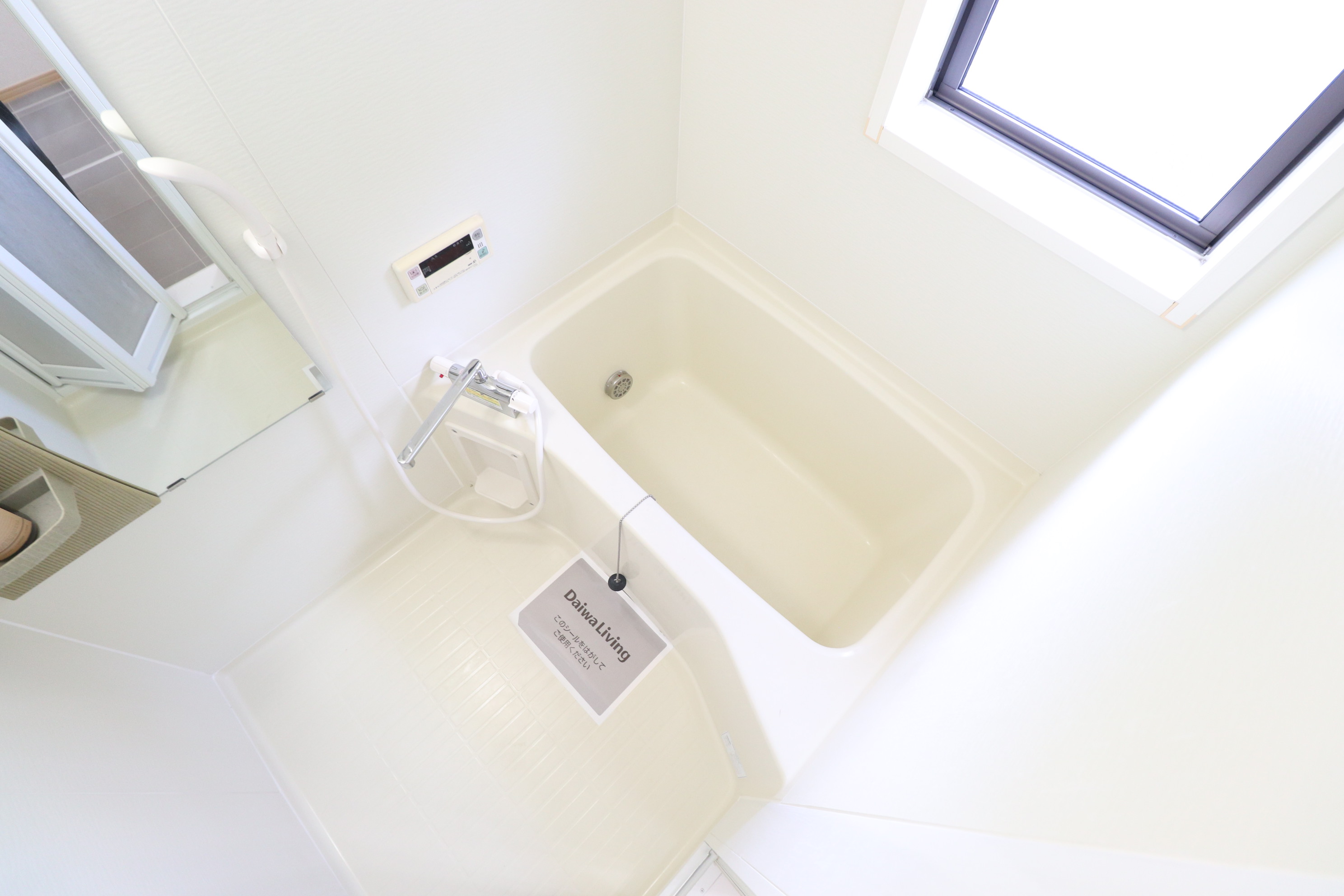 バス・シャワールーム　鏡付きのバスルーム♪