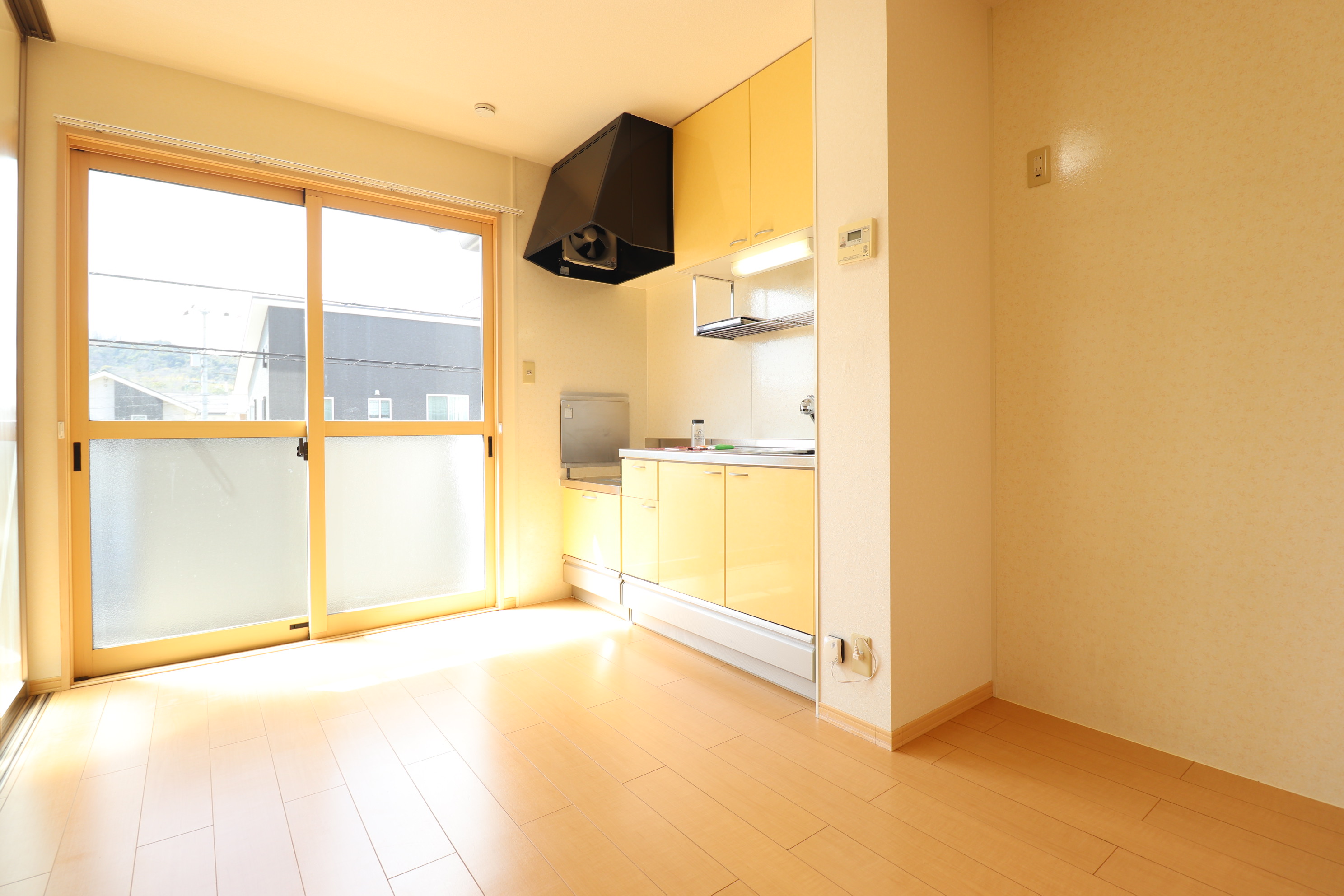 居室・リビング　ゆったりと過ごしていただける6帖のダイニングキッチン♪