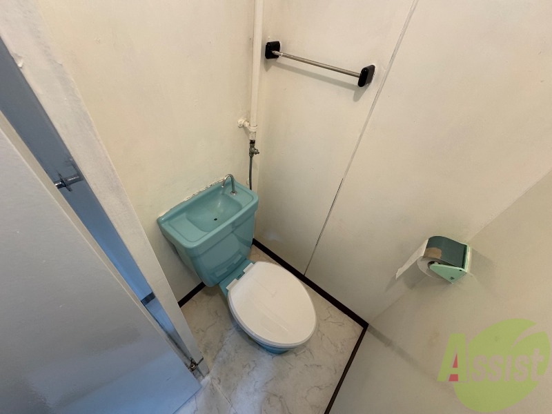 トイレ　こちらはトイレです。清潔感があり、安心して使用できます。