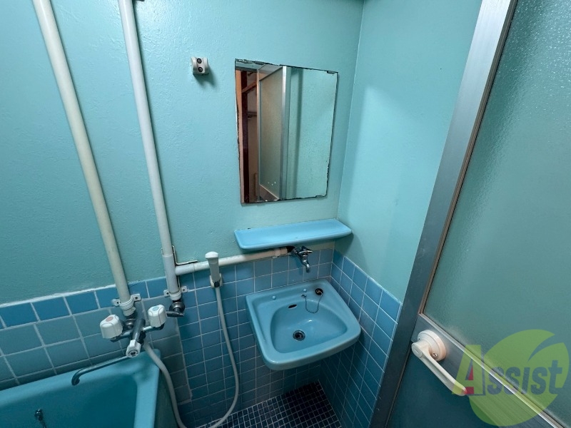 洗面設備　ユニットバス内の洗面台です。朝の身支度もスムーズです。