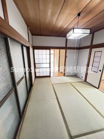 その他部屋・スペース　落ち着いた色調の寝室です