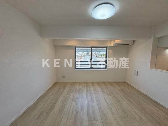 その他部屋・スペース　開放的な寝室です