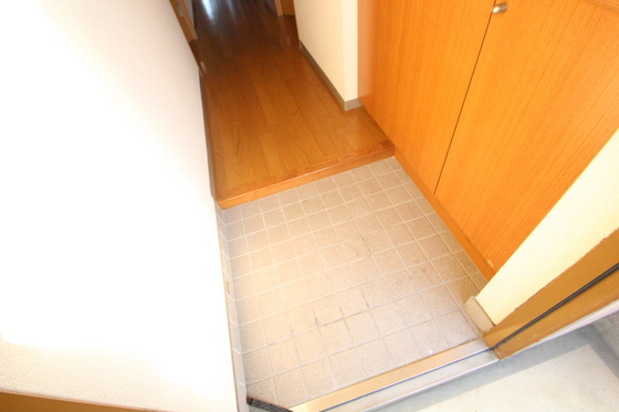 玄関　※別号室の写真となります
