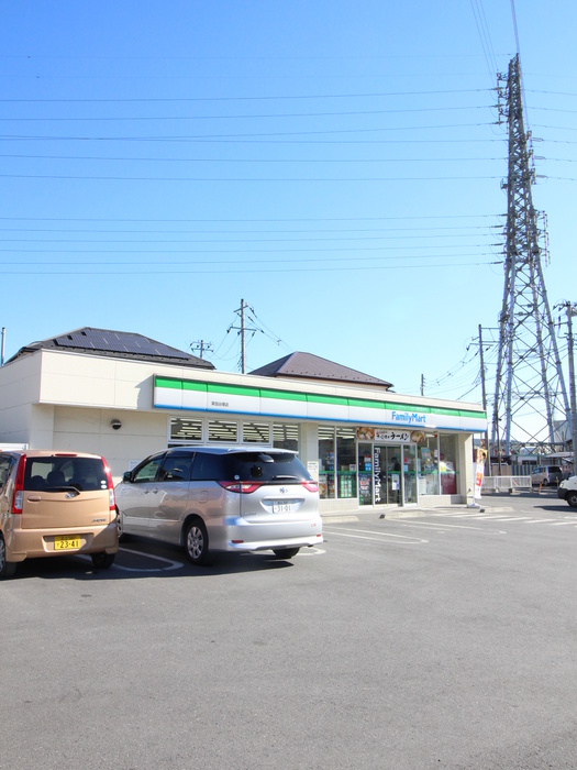 コンビニ　ファミリーマート（コンビニ）まで450m