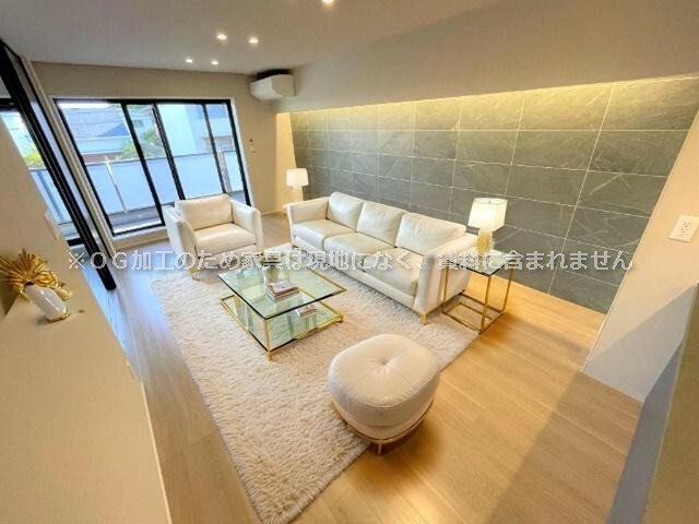 居室・リビング　※ＣＧ加工のため家具は現地になく、賃料に含まれません。