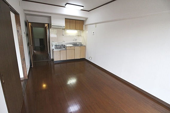居室・リビング　同物件の別号室のお部屋です。現況を優先とします。
