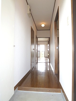 玄関　同物件の別号室のお部屋です。現況を優先とします。