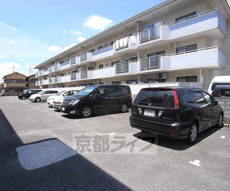 駐車場　広々とした大きな駐車場
