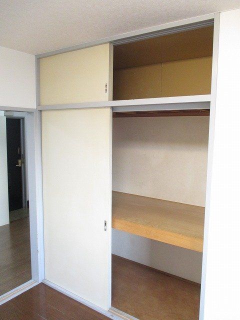 収納　洋室6帖収納(別部屋参考写真)