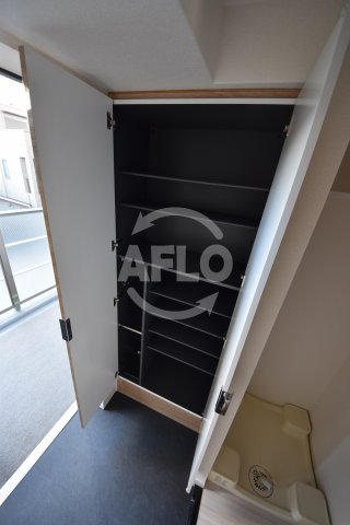 玄関　プレサンスOSKA DOME CITYビーツ　下駄箱