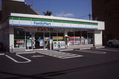 コンビニ　ファミリーマート八洋上三川町役場前店（コンビニ）まで777m