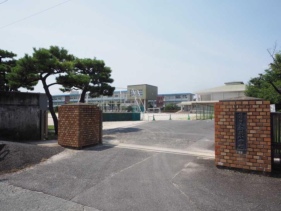 小学校　勧興小学校（小学校）まで750m