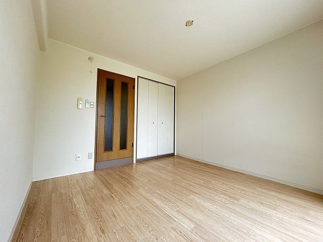 居室・リビング　同マンション別部屋