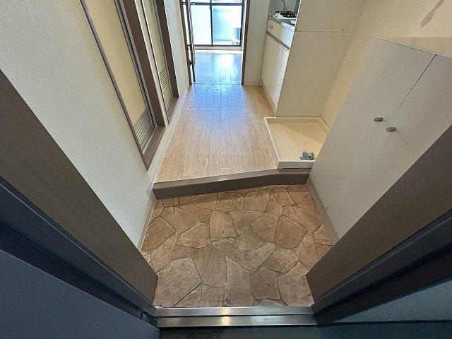 玄関　同マンション別部屋