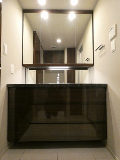 洗面設備　※別部屋の参考写真です。