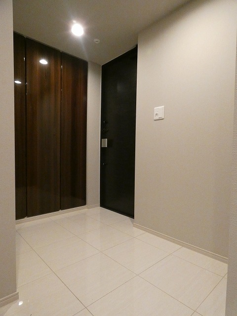 玄関　※別部屋の参考写真です。