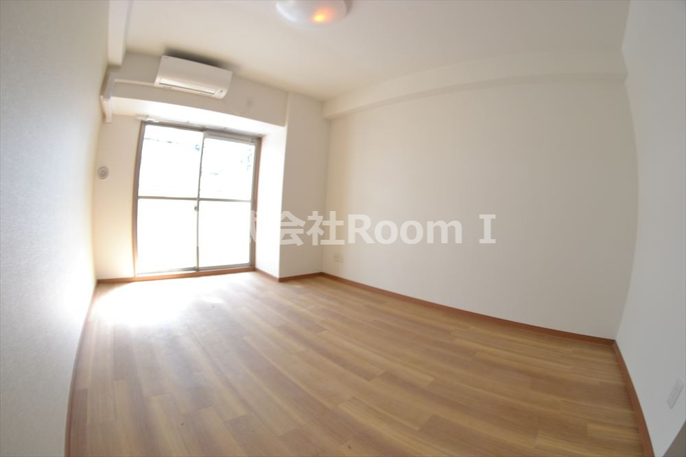 居室・リビング　こちらの居間で趣味の時間をお楽しみください