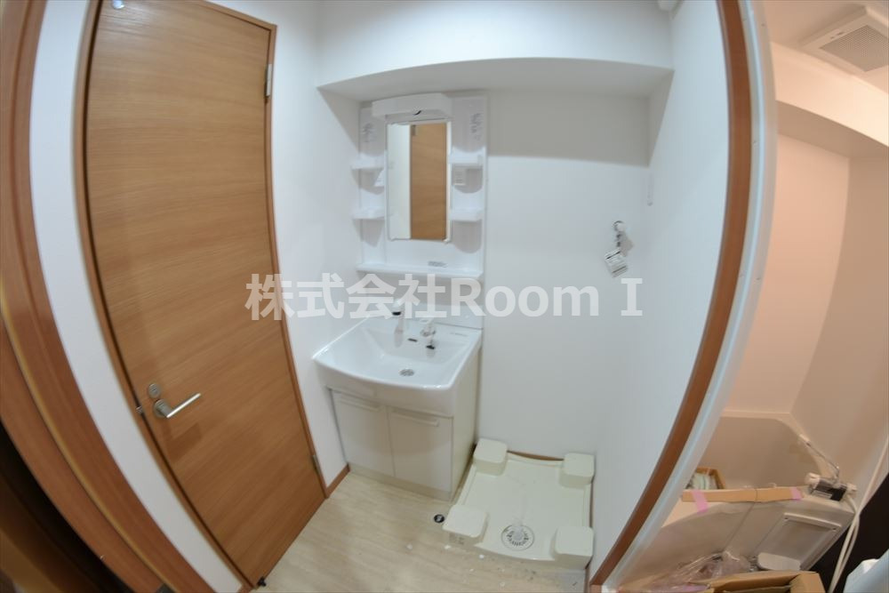 洗面設備　明るい洗面所です