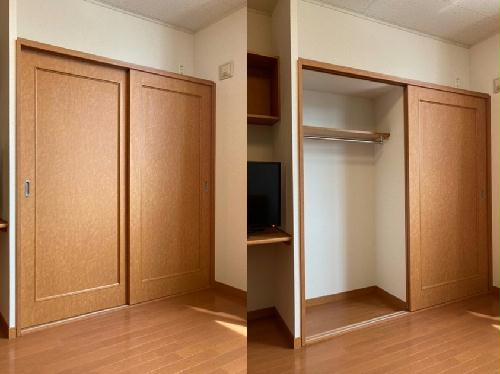 収納　クローゼットは2つ仕切られております。