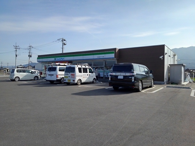 コンビニ　ファミリーマートうきは吉井バイ（コンビニ）まで740m