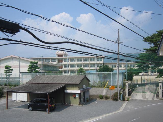 小学校　いなべ市立山郷小学校（小学校）まで306m