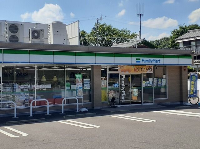 コンビニ　ファミリーマート（コンビニ）まで1200m