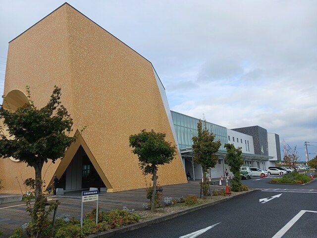 図書館　日進市立図書館（図書館）まで2592m