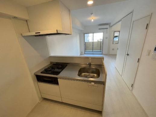 キッチン　参考写真となります。床の色等異なる場合があります。