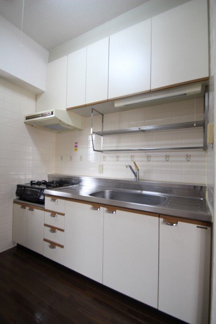 キッチン　同物件、別号室のものです。