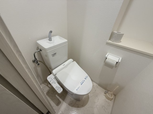 トイレ　別号室の写真です。