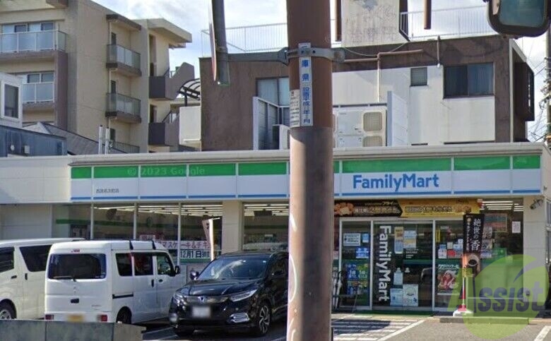 コンビニ　ファミリーマート名次店（コンビニ）まで559m