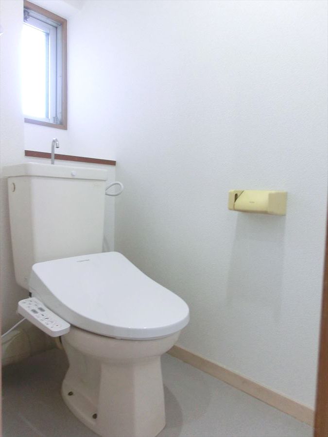 トイレ　嬉しい温水洗浄便座付き♪