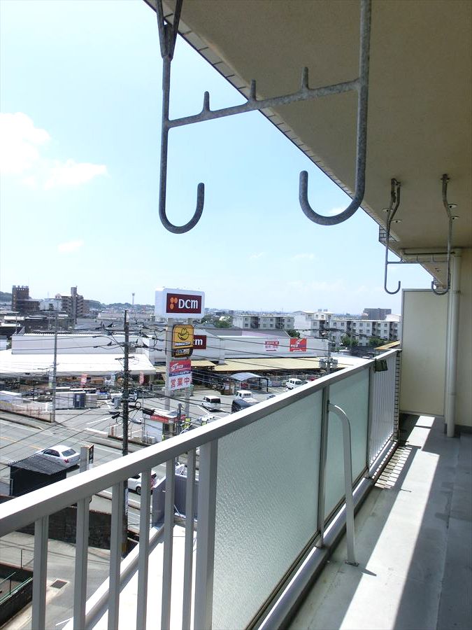 バルコニー　陽当たり良好なバルコニーです♪