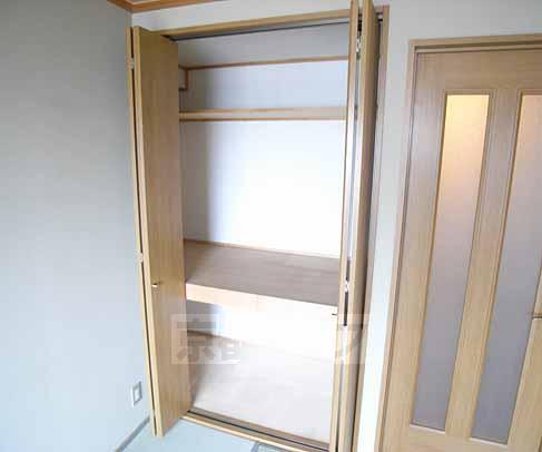 収納　奥行もあって意外と広く使えます