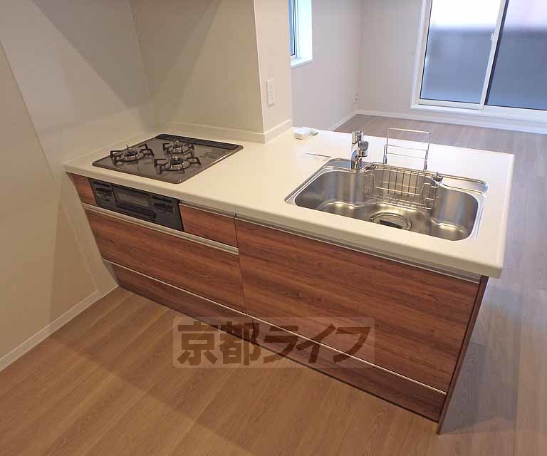 キッチン　対面式のシステムキッチンです。