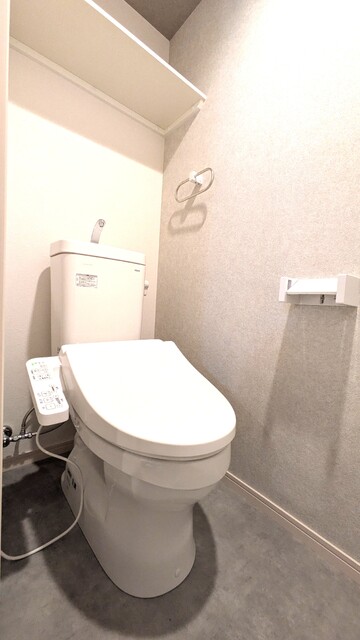 トイレ　同型タイプの設備写真となります。現況を優先と致します。