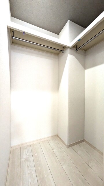 収納　同型タイプの設備写真となります。現況を優先と致します。