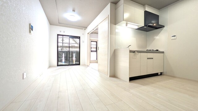 居室・リビング　同型タイプの設備写真となります。現況を優先と致します。