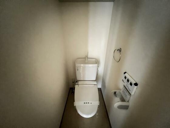 トイレ　写真は同タイプ別部屋です。