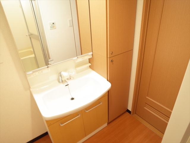 洗面設備　※同建物別部屋の写真になります。
