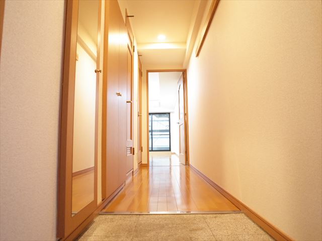 玄関　※同建物別部屋の写真になります。