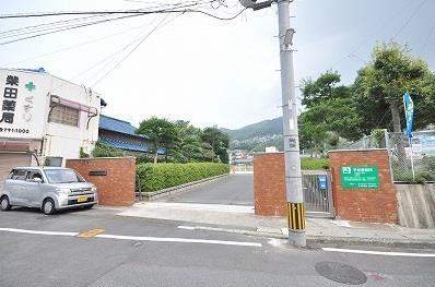 中学校　石峯中学校（中学校）まで1400m