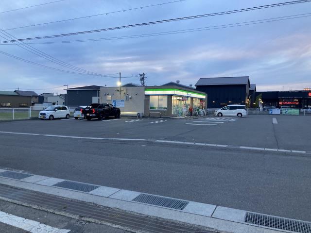 コンビニ　ファミリーマート岐阜茜部店（コンビニ）まで693m