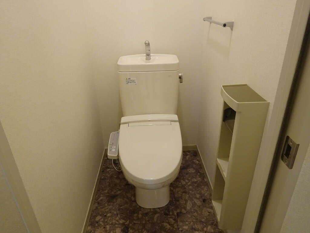 トイレ　※参考写真　同建物の他の部屋です