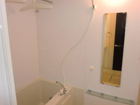 バス・シャワールーム　追焚給湯が付いたバスルームです☆