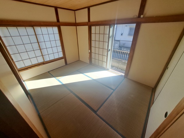 居室・リビング　１階和室