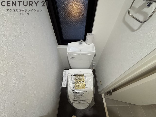 トイレ　温水洗浄便座付きです！