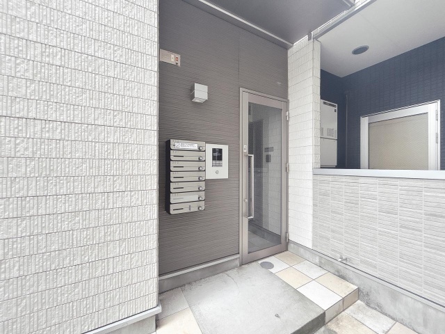 エントランス　洋間