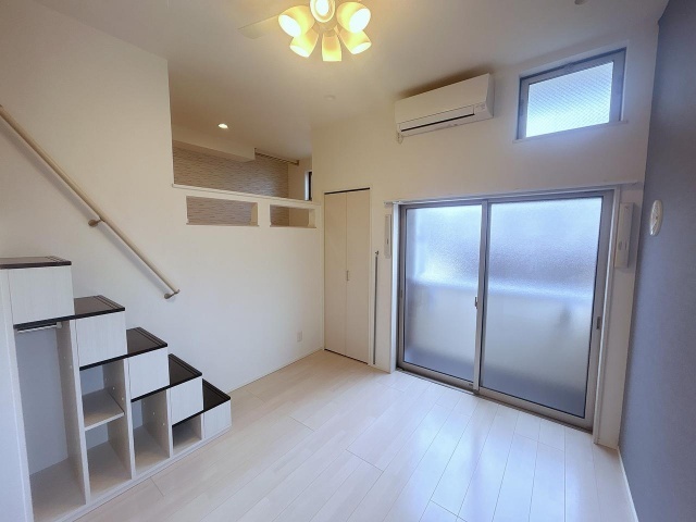 居室・リビング　玄関