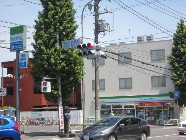 コンビニ　ファミリーマート（コンビニ）まで250m